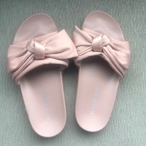 Steve Madden blush slides